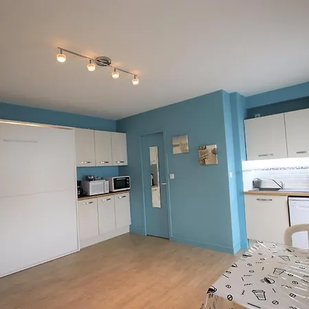 Avec Piscine Et Acces Direct A La Daire *