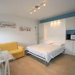 Avec Piscine Et Acces Direct A La 公寓