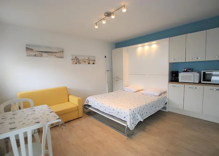 Avec Piscine Et Acces Direct A La Apartment