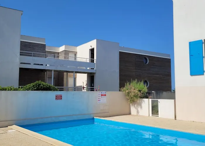 Avec Piscine Et Acces Direct A La *